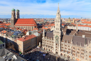 Fototapeta na wymiar Munich cityscape with Frauenkirche and city hall