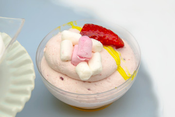 Mousse cold whipping cream