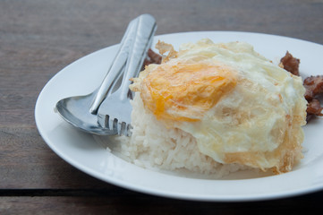 Rice with pork fried with garlic and black pepper and fried Egg.
