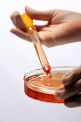 과학 실험하는 손 클로즈업