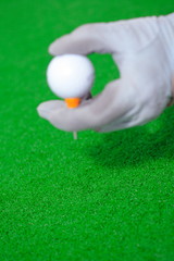 골프채와 골프 공 클로즈업