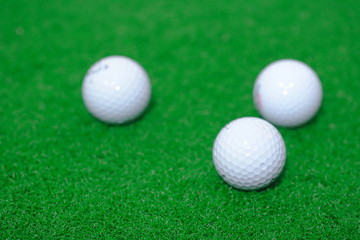 골프채와 골프 공 클로즈업