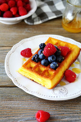 breakfast - waffles with berries