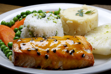 Salmon with rice, pineapple and vegetables