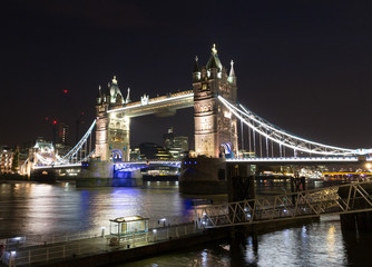 Fototapeta na wymiar London Tower Bridge at Night