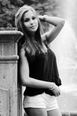 Obraz premium Beautiful brunette teenage girl