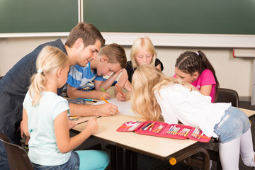Kinder in der Grundschule