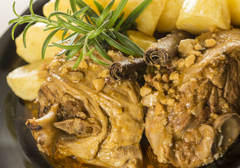 Detalle de cordero guisado