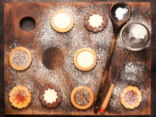 Cookies dusted with icing sugar