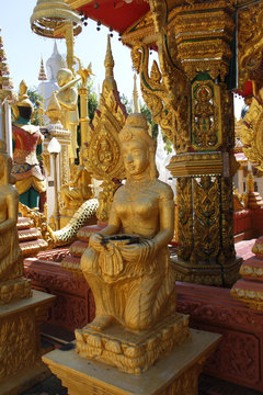 goldene Buddhastatue