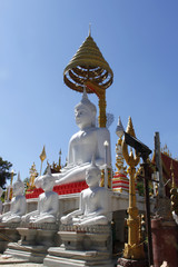 Buddhastatue in Tempel in Thailand