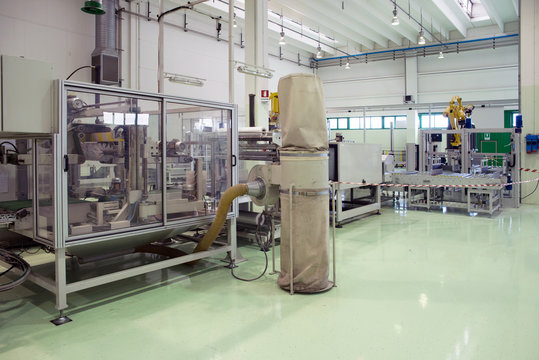 Factory - Production of cardboard foodstuff containers