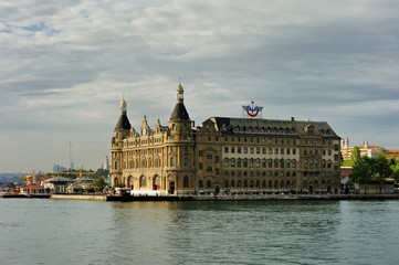 Obraz premium Haydarpasha station building in cloudy day
