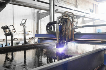 image of a machine for the laser cutting metal in water