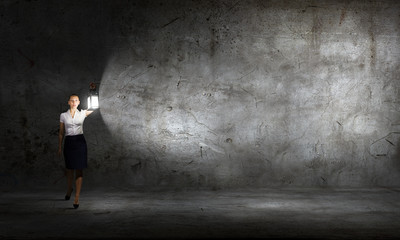 Obraz na płótnie Canvas Businesswoman with lantern