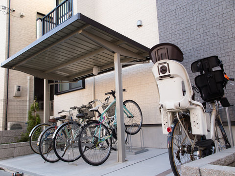 Fototapeta アパートの駐輪場