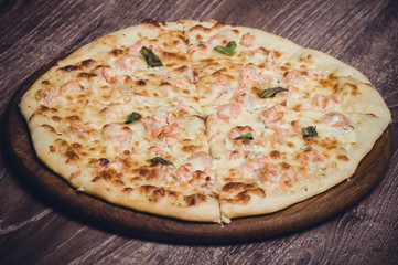 salmon and creamy sauce pizza