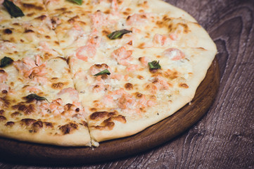 salmon and creamy sauce pizza