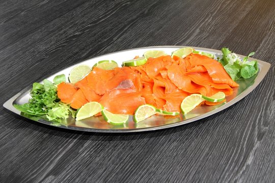 Plat De Saumon Fume En Tranches Decor Citron Vert Stock Photo Adobe Stock Plat De Saumon Fume En Tranches Decor Citron Vert Stock Photo Adobe Stock