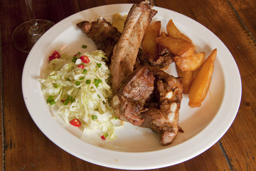 spare ribs with lettuce and fried potato