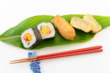 巻き寿司と稲荷寿司