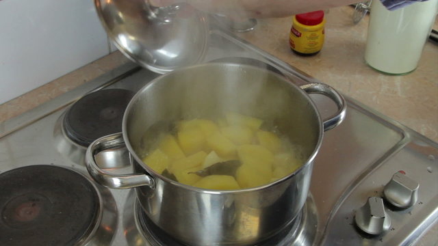 Cooking of mashed potatoes