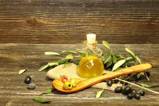 oliven&ouml;l mit olivenzweig