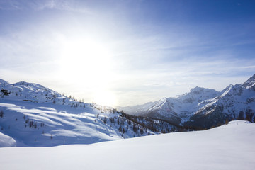 Fototapeta na wymiar panorama di montagna invernale