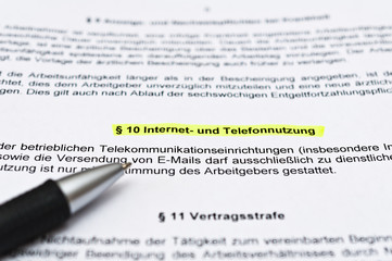 Obraz premium Arbeitsvertrag ohne Tarifbindung