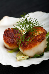 gegrillte Jakobsmuscheln
