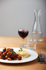 griechischer Stifado-Teller