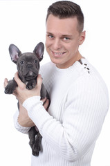 Junger Mann mit Hund