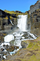 Исландия,  водопад Оуфайруфосс в вулканическом каньоне Элдйау