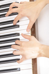 Fototapeta premium hands and piano
