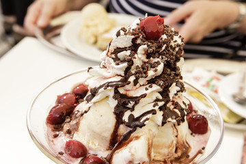 Eisbecher Schwarzwälder Kirsch