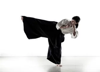 Tableaux ronds sur plexiglas Arts martiaux belle femme est titulaire d& 39 un kung fu