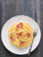 creamy traditional italian spaghetti carbonara pasta