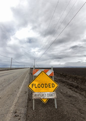 Flooded Roadway Sign Vertical Image - 75247686