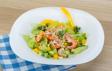 Salad with shrimps and avocado