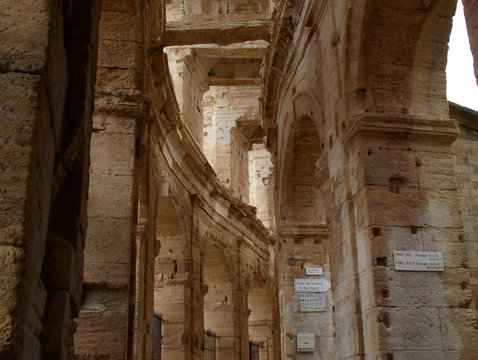 Ar&egrave;nes d'Arles
