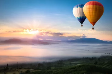 Deurstickers Ballon Heteluchtballon boven zee van mist