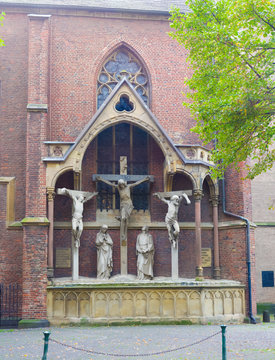 chist monument in dusseldorf