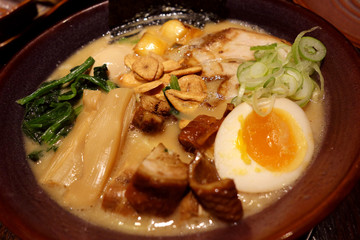 とんこつしょうゆラーメン