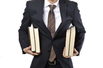 たくさんの本を持っている男性のビジネスマン