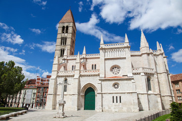 Fototapeta na wymiar Church Santa Maria La Antigua in Valladolid