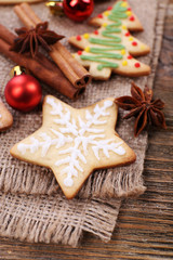 Obraz na płótnie Canvas gingerbread cookies with Christmas decoration
