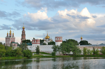 Fototapeta na wymiar Новодевичий монастырь в Москве