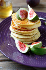 Pancakes with figs