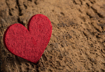 Fototapeta premium red heart on a wooden background