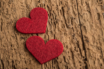 Obraz premium red hearts on a wooden surface